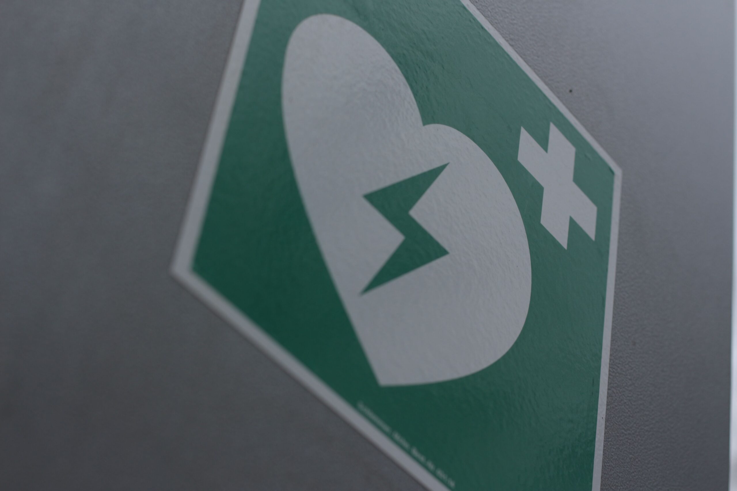 Waarom hoort een AED bij elke sportclub?