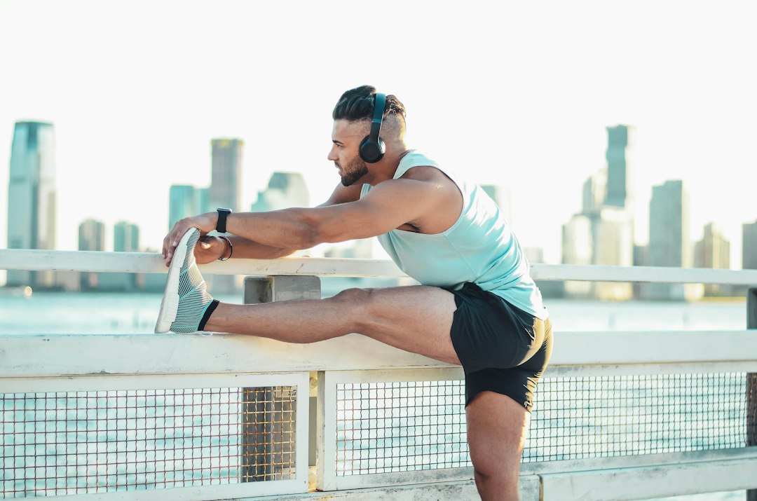 Yoga voor stijve harken: zo begin je ook als je nauwelijks kunt buigen
